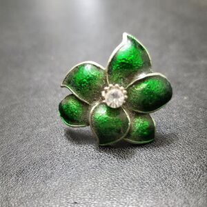 **Final Sale** Silver tone green enamel flower ring